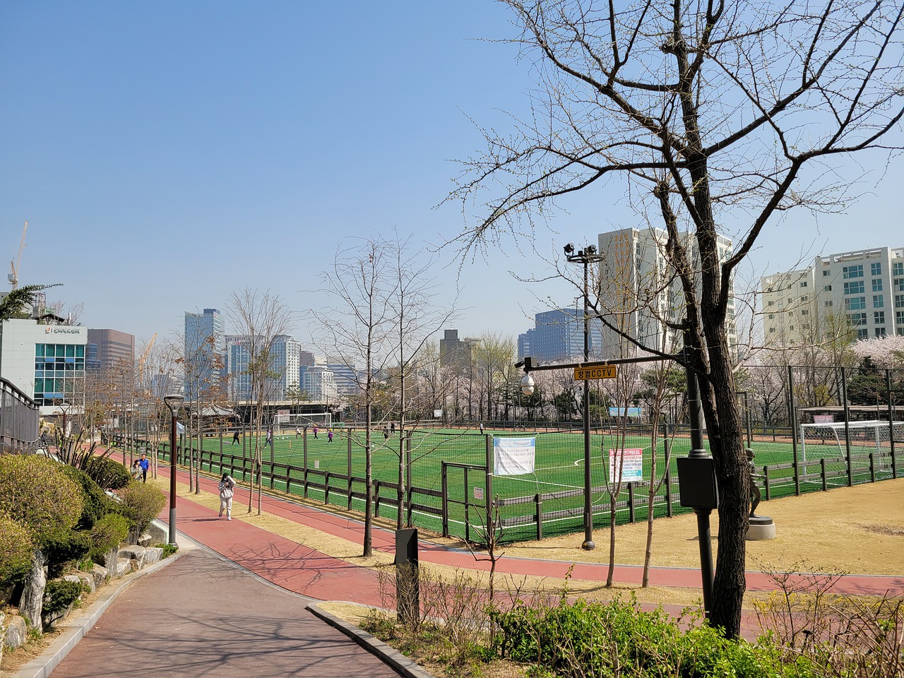 他正在通过 他正在通过